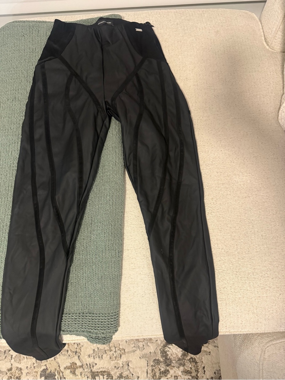 manière noire leggings